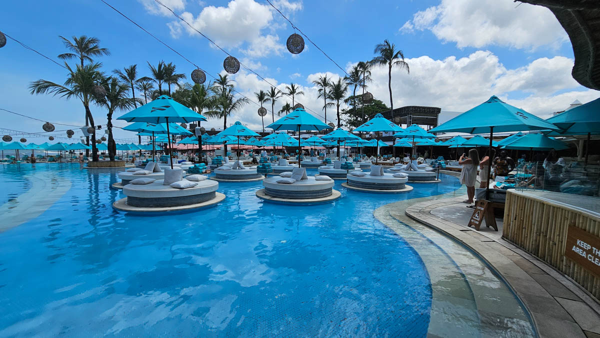 FINNS Beach Club Bali : Top Oceanfront Day Club in Canggu. Parties & VIP  Experience