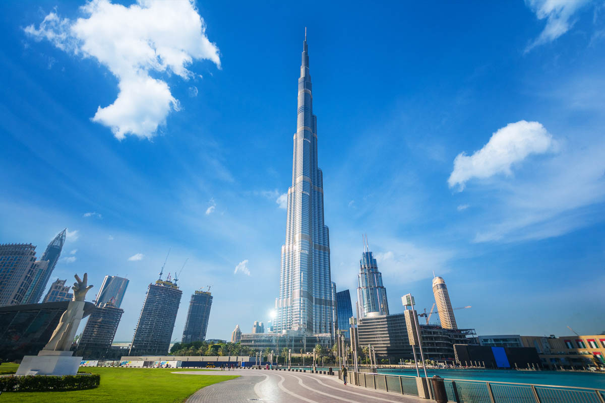 View of the Futuristic Architecture - Burj Khalifa Tower and Fountain -  Souk Al Baharin in Dubai Editorial Stock Photo - Image of landmark,  cityscape: 186500658, image size:1200x800
