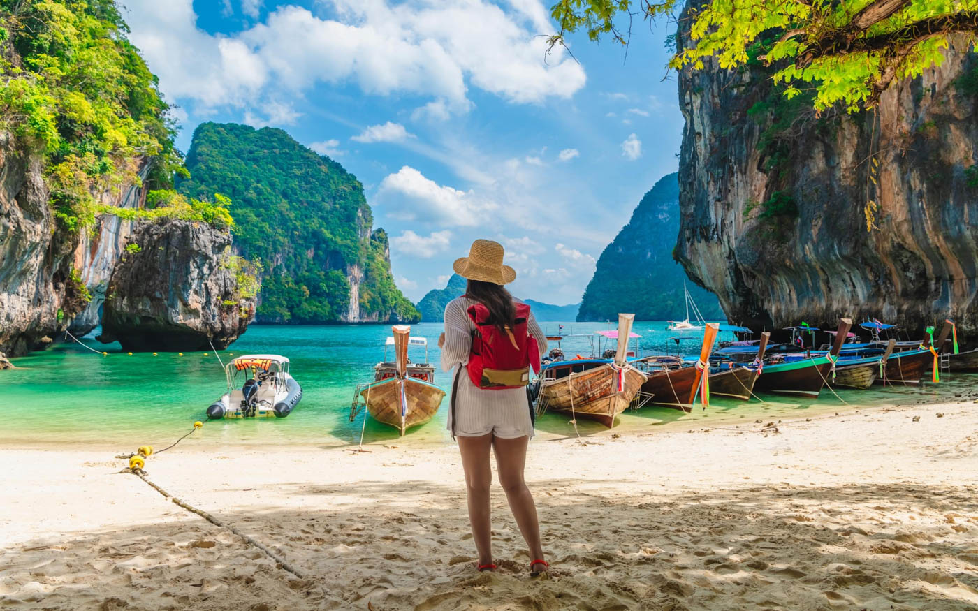 A white sand beach and turquoise sea in Thailand