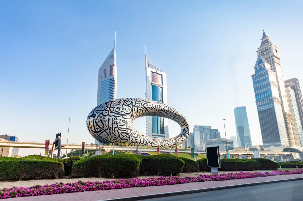 Dubai Tour Package: Luxurious Experiences, Desert Safari, and City Attractions